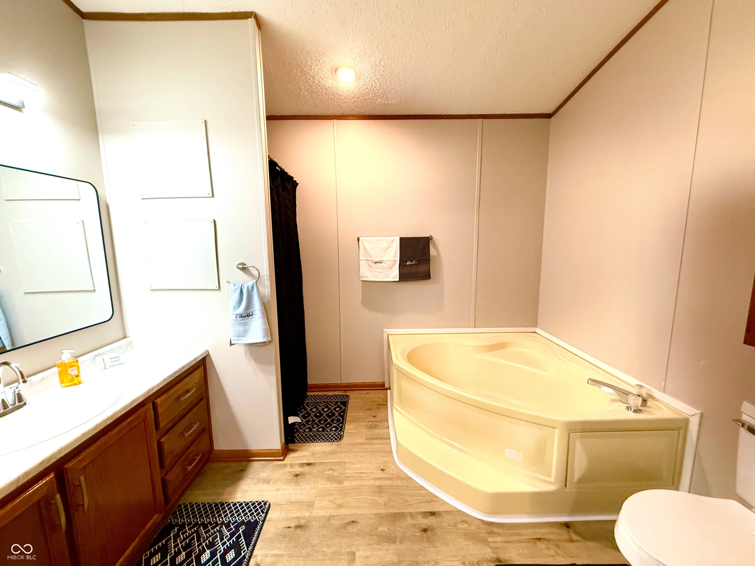 Columbus, Indiana 47203, United States, 3 Bedrooms Bedrooms, ,2 BathroomsBathrooms,Residential,Pending,223325