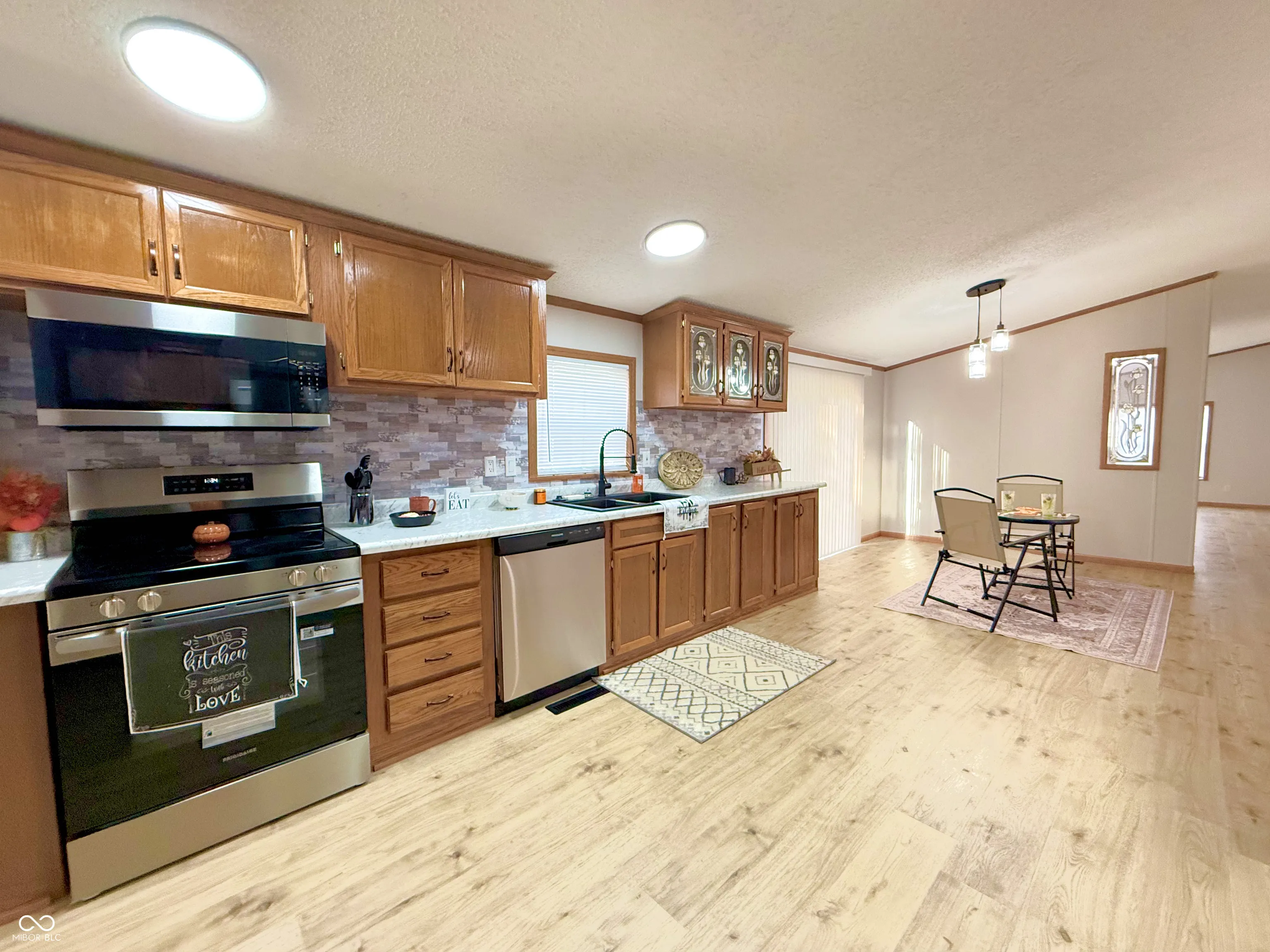 Columbus, Indiana 47203, United States, 3 Bedrooms Bedrooms, ,2 BathroomsBathrooms,Residential,Pending,223325