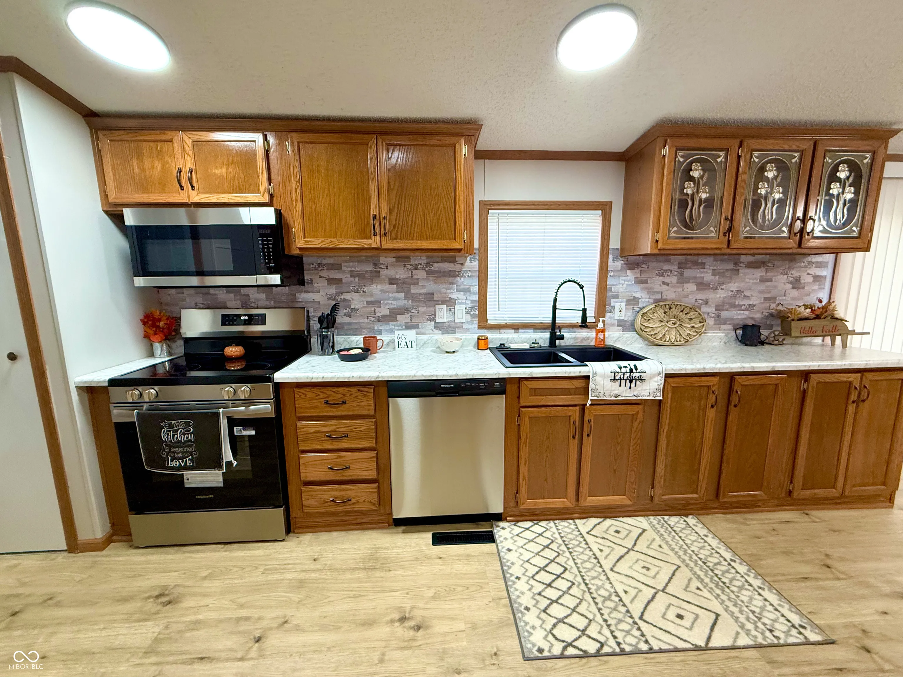 Columbus, Indiana 47203, United States, 3 Bedrooms Bedrooms, ,2 BathroomsBathrooms,Residential,Pending,223325