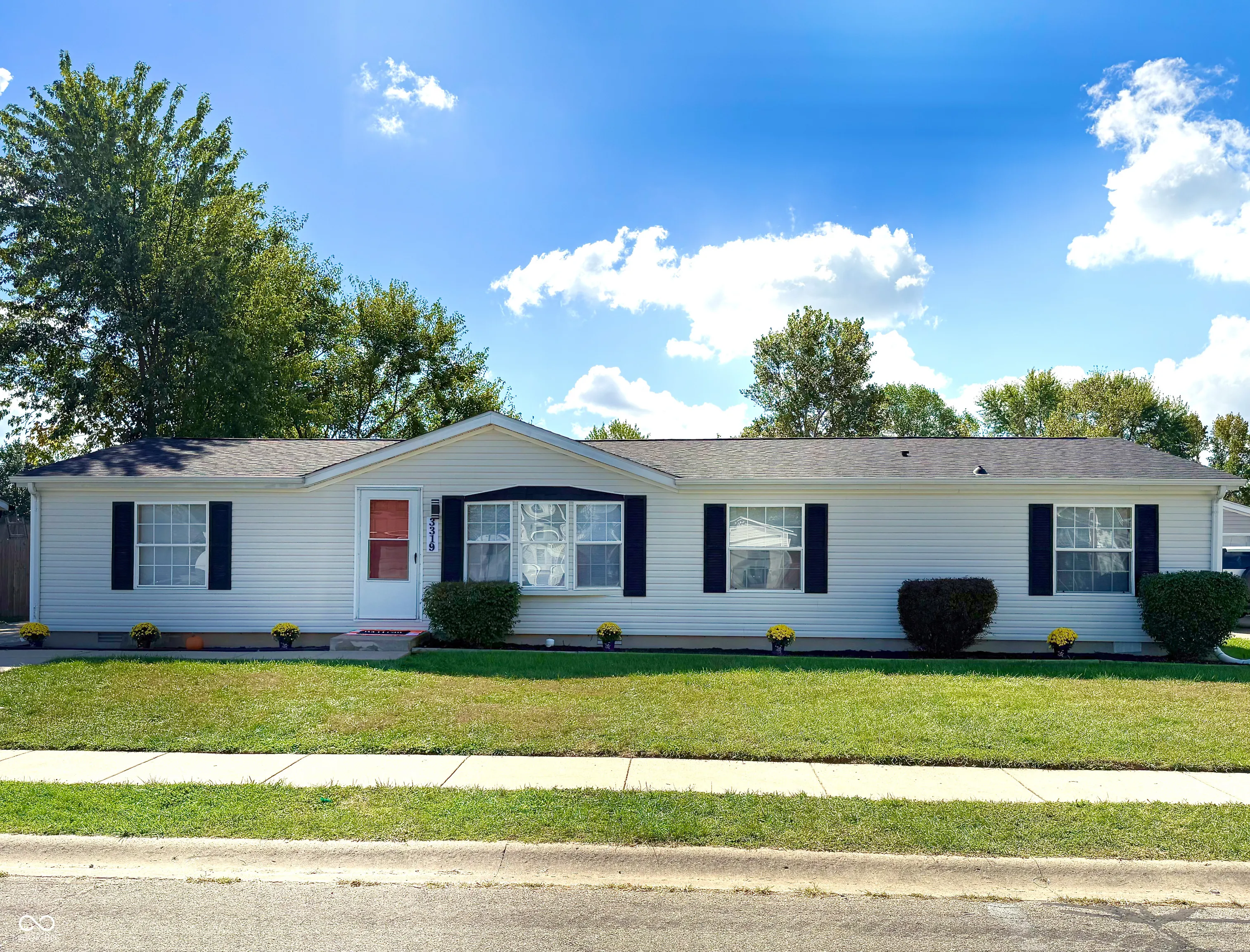 Columbus, Indiana 47203, United States, 3 Bedrooms Bedrooms, ,2 BathroomsBathrooms,Residential,Pending,223325