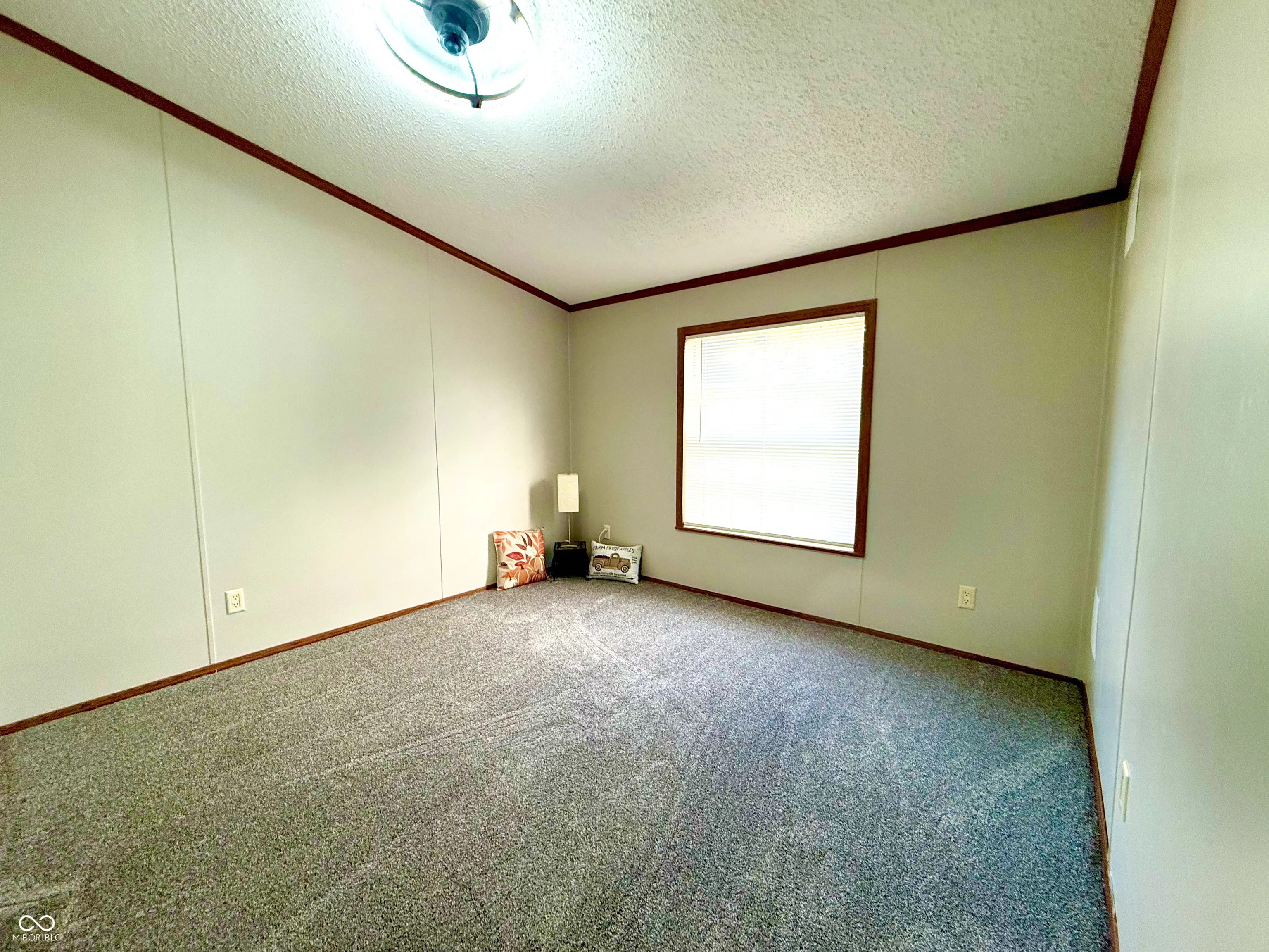 Columbus, Indiana 47203, United States, 3 Bedrooms Bedrooms, ,2 BathroomsBathrooms,Residential,Pending,223325