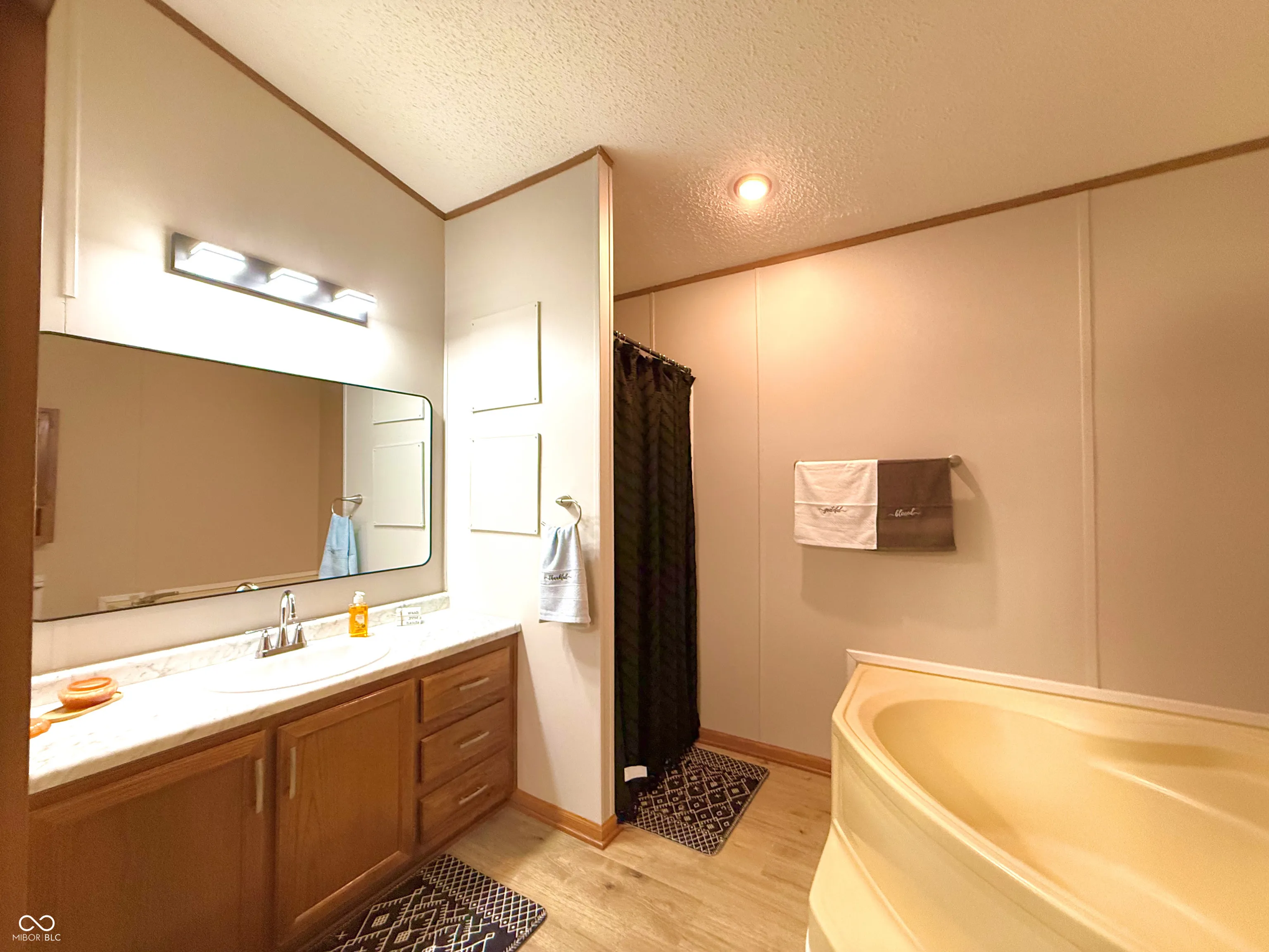 Columbus, Indiana 47203, United States, 3 Bedrooms Bedrooms, ,2 BathroomsBathrooms,Residential,Pending,223325