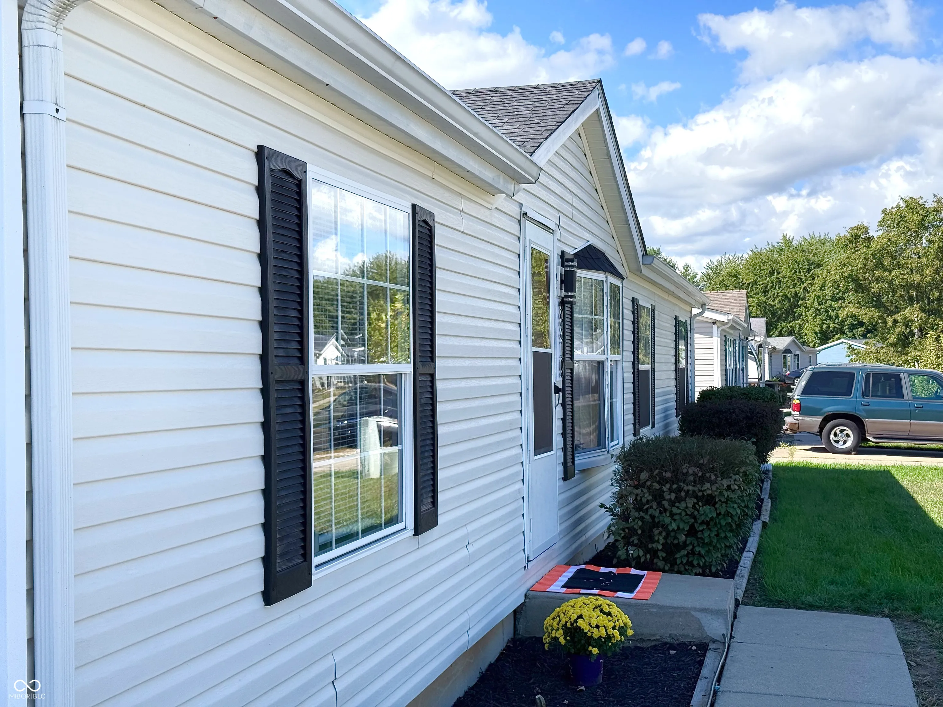 Columbus, Indiana 47203, United States, 3 Bedrooms Bedrooms, ,2 BathroomsBathrooms,Residential,Pending,223325