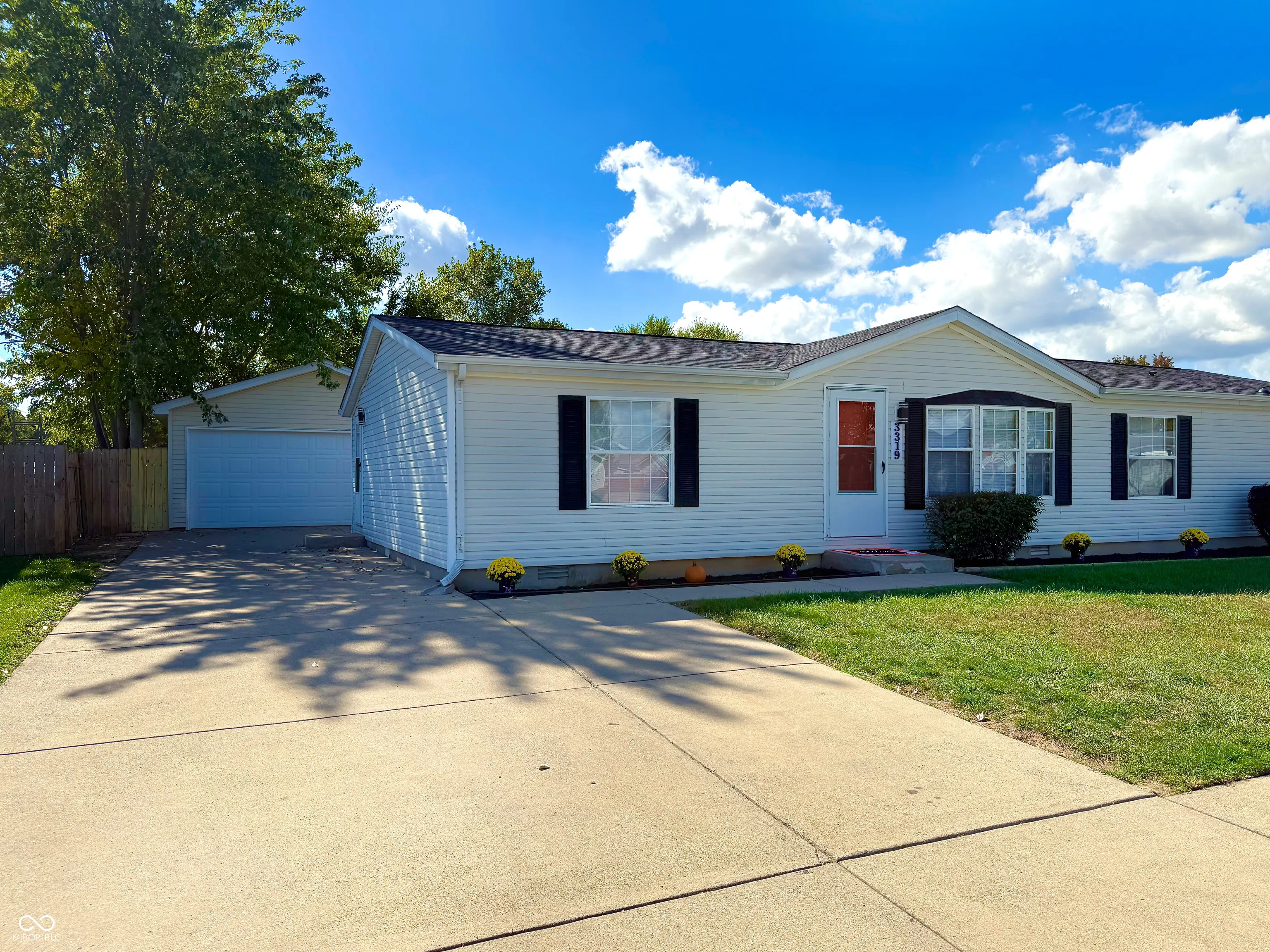 Columbus, Indiana 47203, United States, 3 Bedrooms Bedrooms, ,2 BathroomsBathrooms,Residential,Pending,223325
