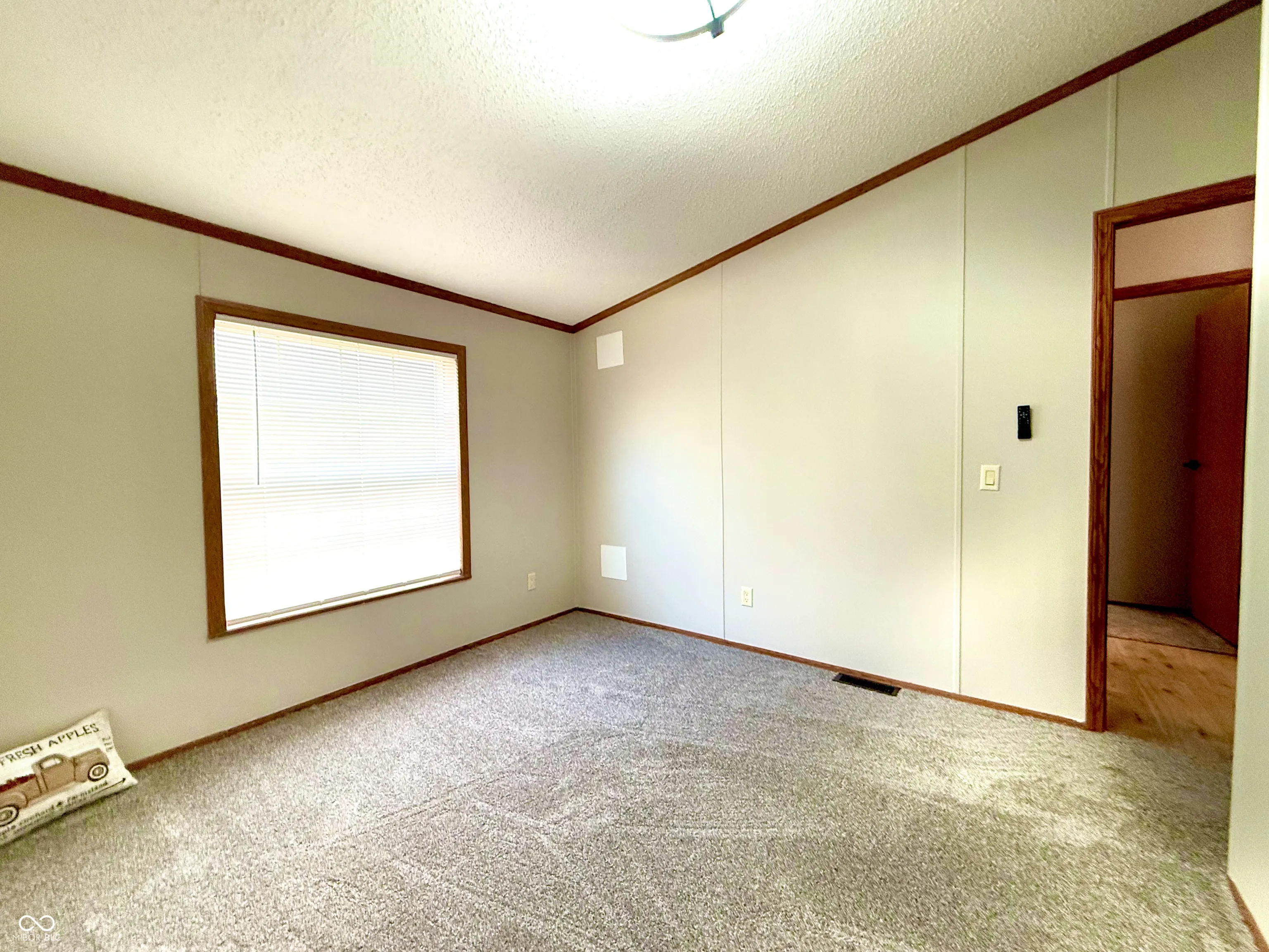 Columbus, Indiana 47203, United States, 3 Bedrooms Bedrooms, ,2 BathroomsBathrooms,Residential,Pending,223325