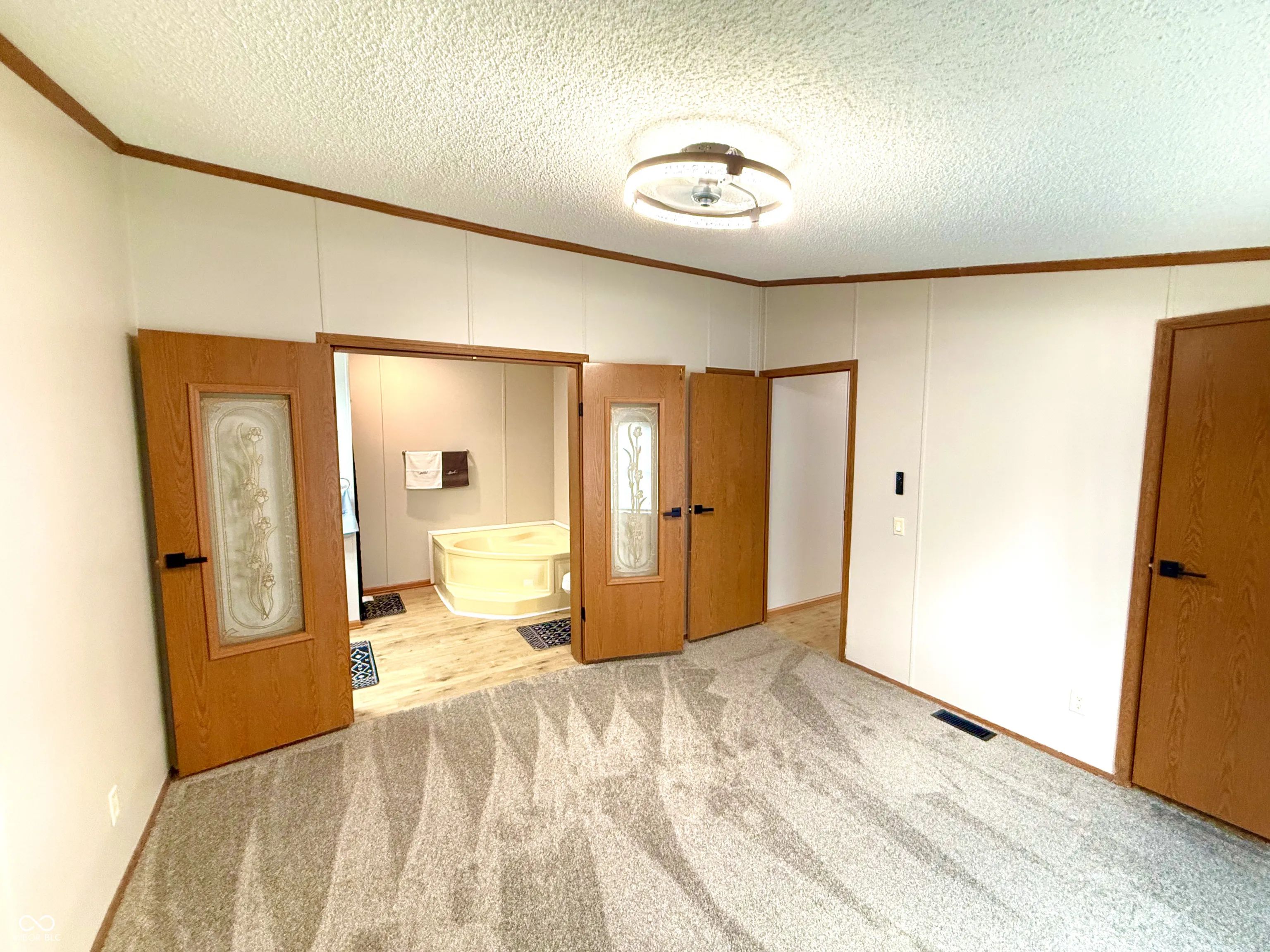 Columbus, Indiana 47203, United States, 3 Bedrooms Bedrooms, ,2 BathroomsBathrooms,Residential,Pending,223325