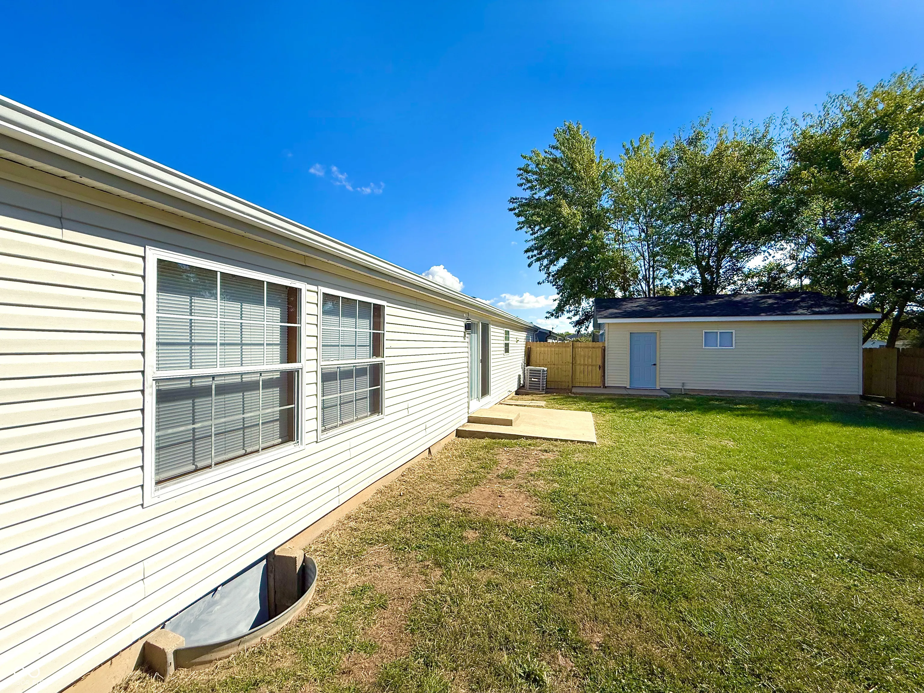 Columbus, Indiana 47203, United States, 3 Bedrooms Bedrooms, ,2 BathroomsBathrooms,Residential,Pending,223325