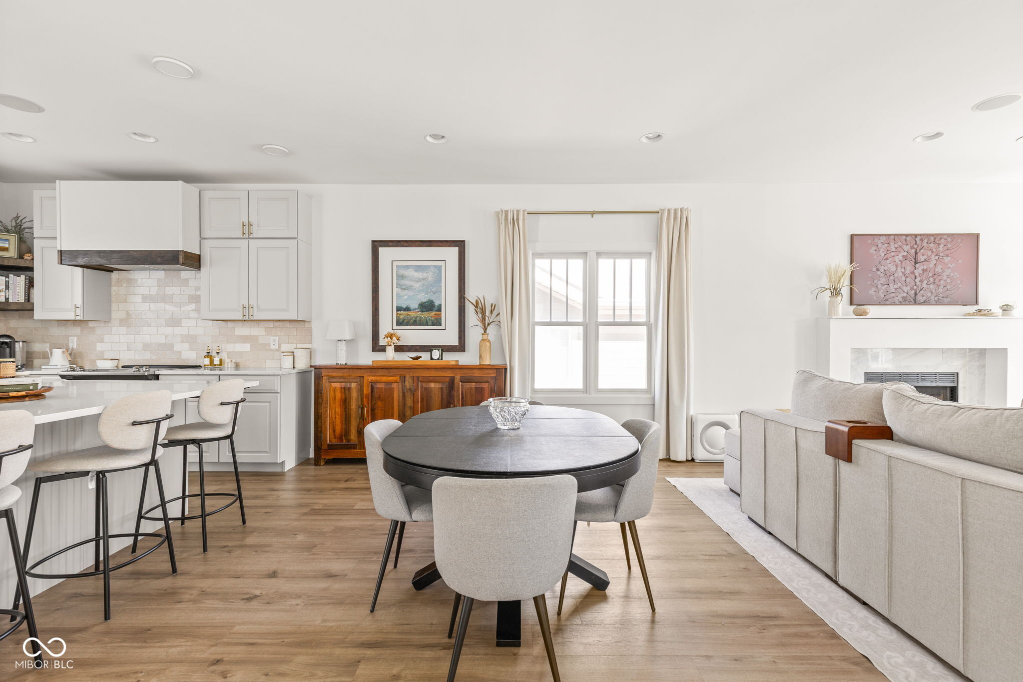 6148 Primrose Avenue