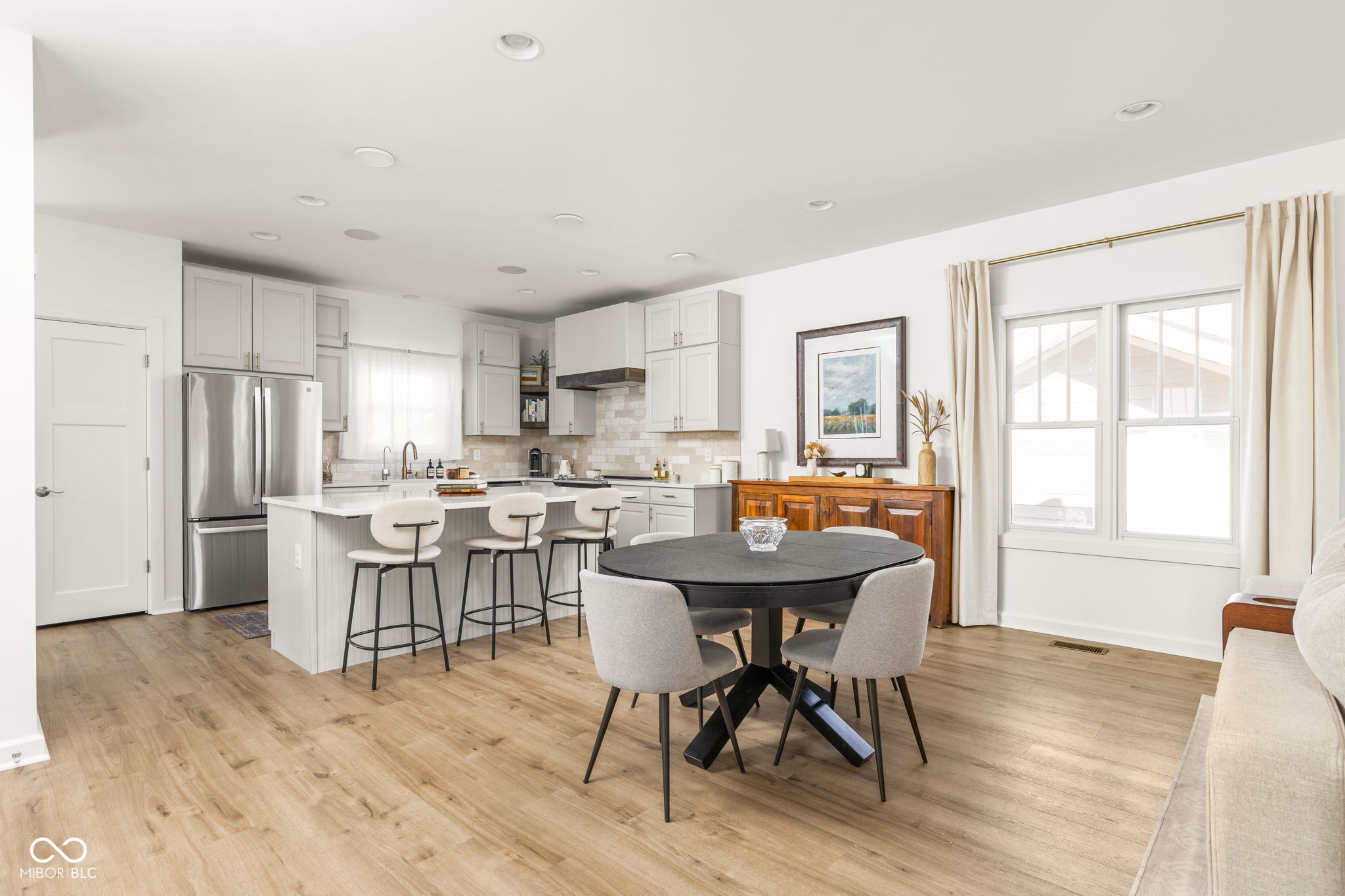 6148 Primrose Avenue