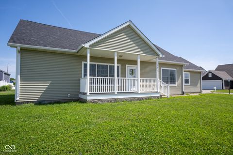 Photo of 2023 Red Oak Court, Shelbyville, IN 46176 (MLS # 22095135)