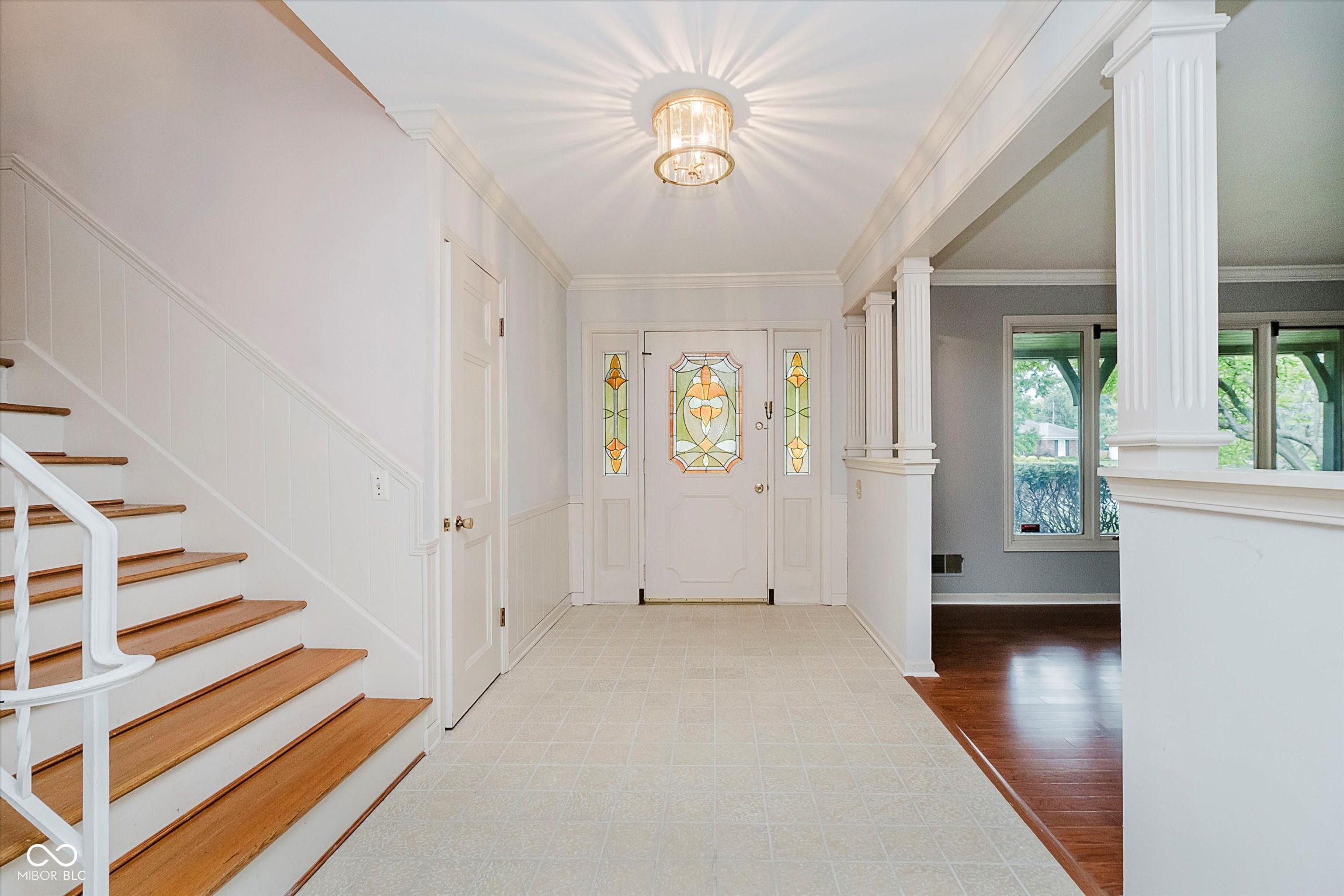 11327 Lakeshore Drive W