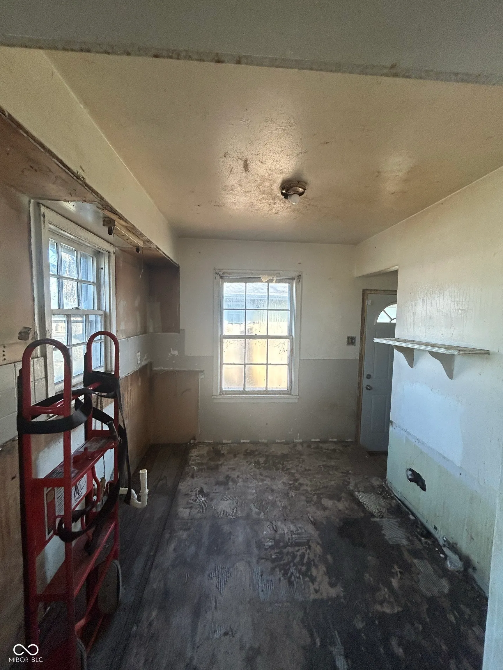 Columbus, Indiana 47201, United States, 2 Bedrooms Bedrooms, ,1 BathroomBathrooms,Residential,Pending,91178