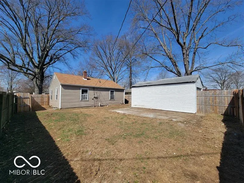 Columbus, Indiana 47201, United States, 2 Bedrooms Bedrooms, ,1 BathroomBathrooms,Residential,Pending,91178