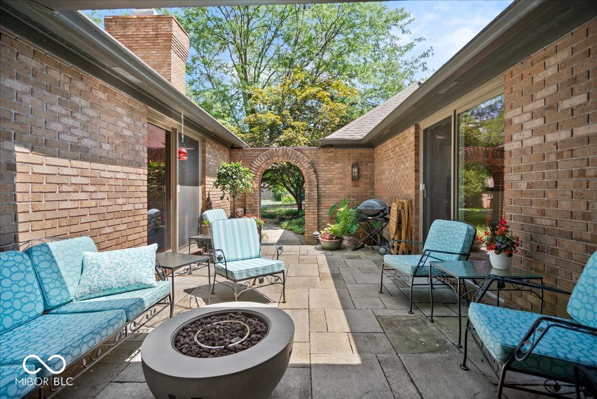 8550 Tree Top Drive 4
