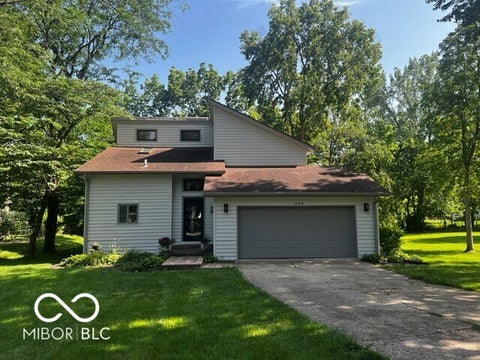 Photo of 1429 Timber Trail, Greenwood, IN 46142 (MLS # 22091721)