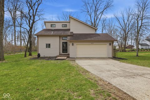 Photo of 1429 Timber Trail, Greenwood, IN 46142 (MLS # 22091721)