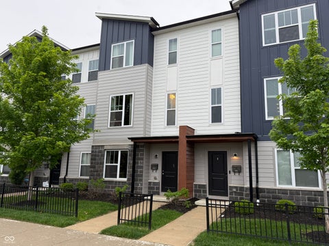 Photo of 2909 Kirkbride Way, Indianapolis, IN 46222 (MLS # 22102616)