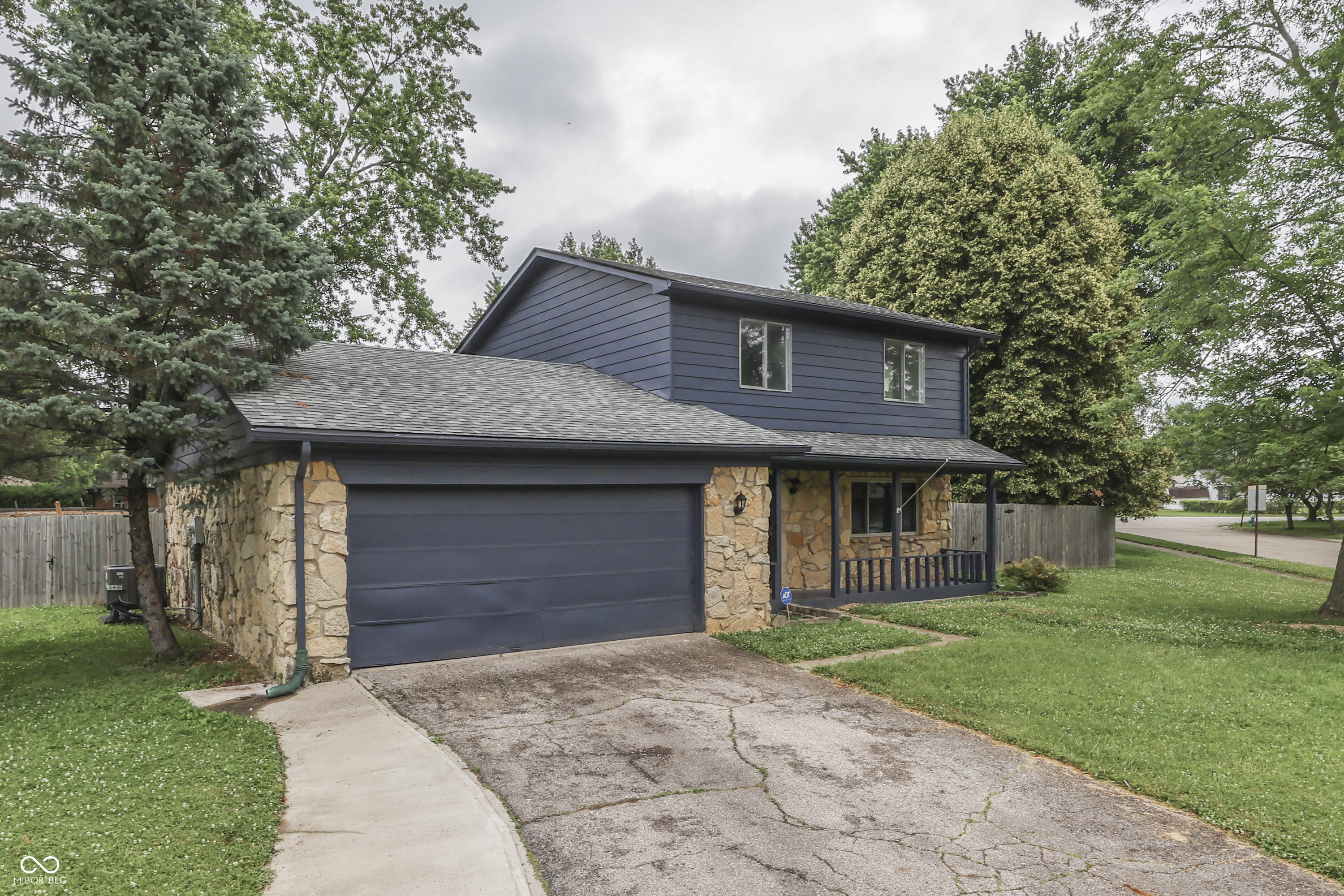 7423 Snowflake Drive