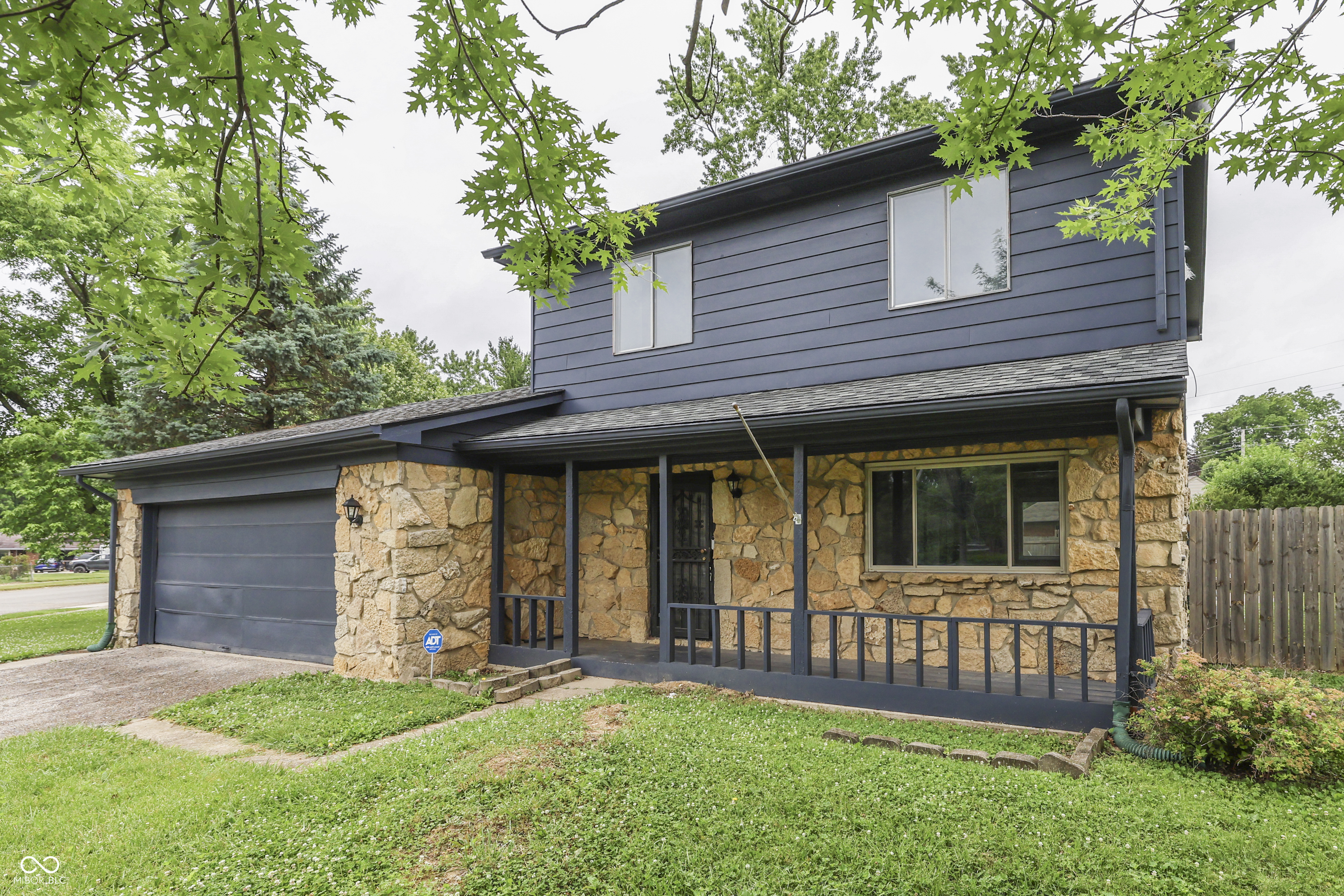 7423 Snowflake Drive