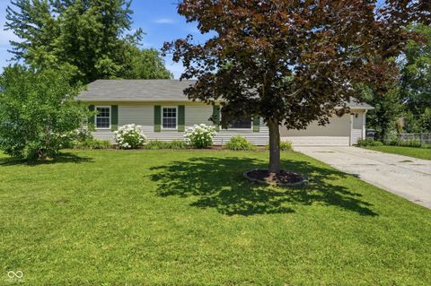 Photo of 5832 Windward Way, Indianapolis, IN 46278 (MLS # 22109218)