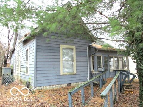 Photo of 206 N East Street, Spencer, IN 47460 (MLS # 22083956)