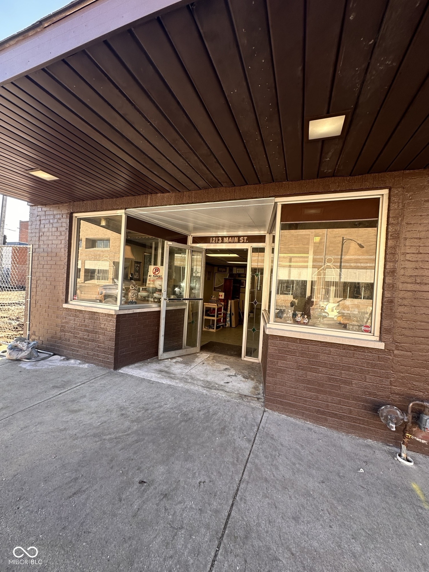 1213 Main Street