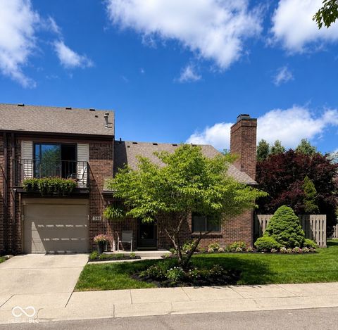 Photo of 346 E Saint Clair Street, Indianapolis, IN 46202 (MLS # 22101057)