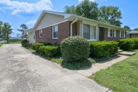 Photo of 705 Orchard Lane, Greenwood, IN 46142 (MLS # 22076603)