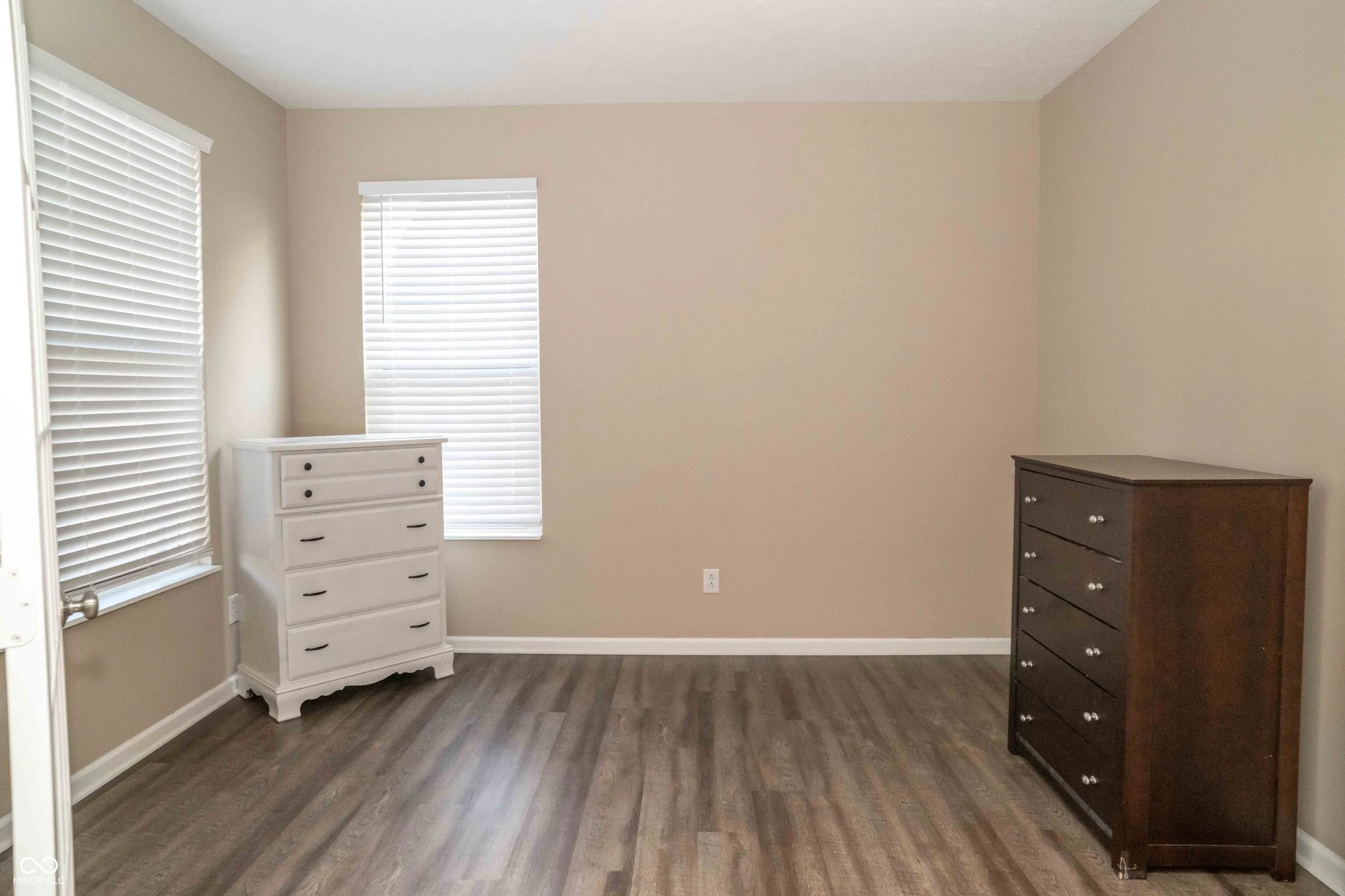 Greenwood, Indiana 46143, United States, 4 Bedrooms Bedrooms, ,3 BathroomsBathrooms,Residential,Pending,89388