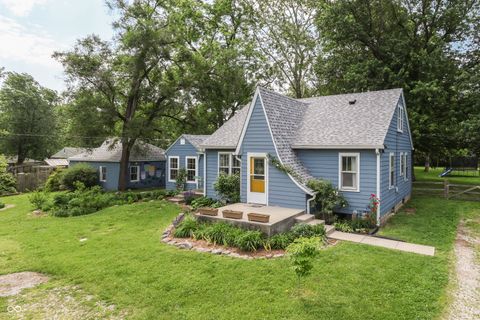 Photo of 825 E Southport Road, Indianapolis, IN 46227 (MLS # 22105951)