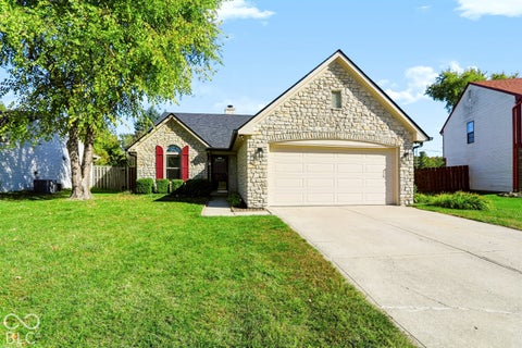 Photo of 679 Redfox Court S, Greenwood, IN 46142 (MLS # 22132429)