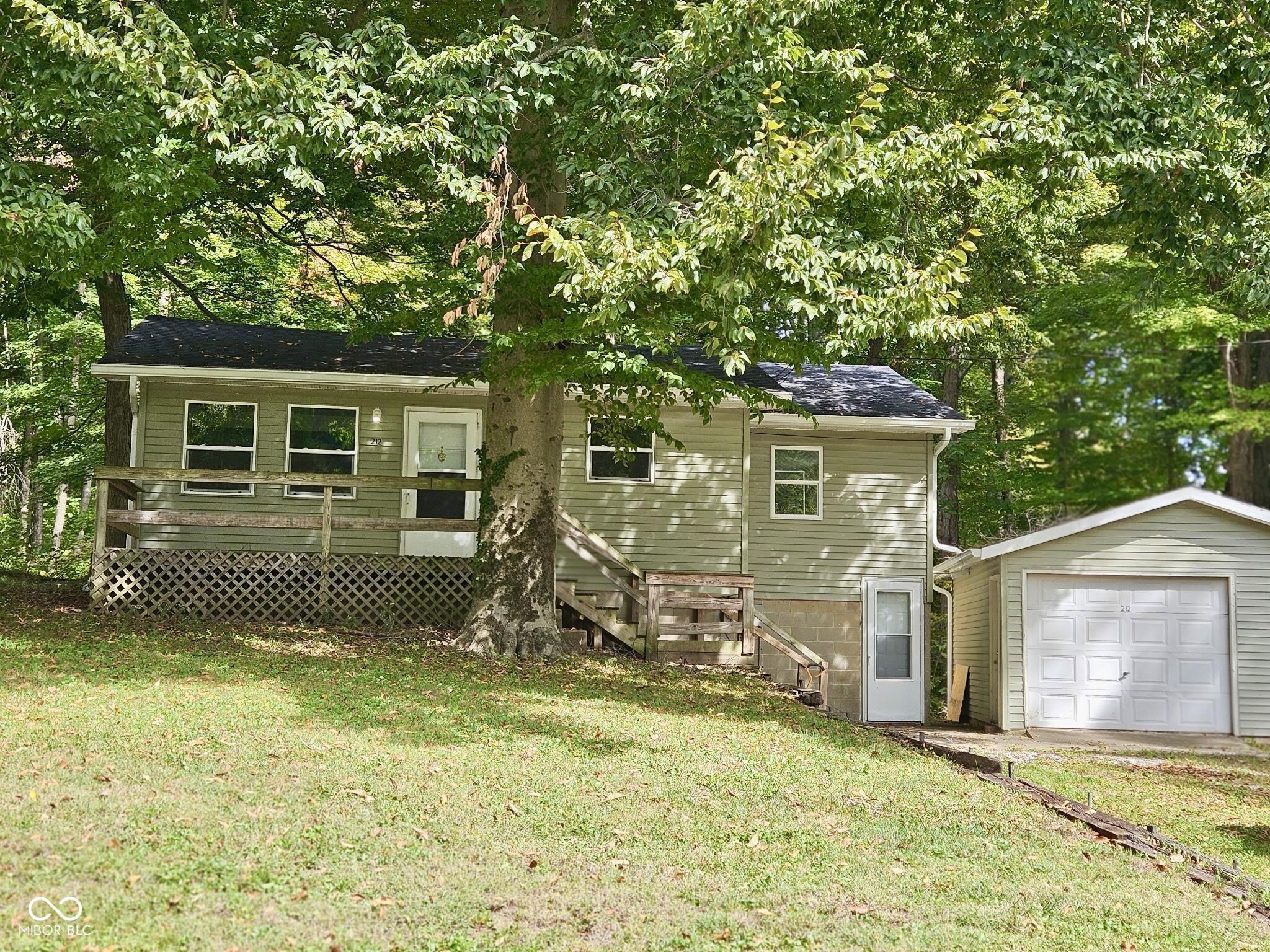 212 Lake Hart