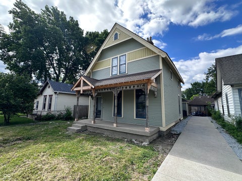Photo of 907 Woodlawn Avenue, Indianapolis, IN 46203 (MLS # 22108202)