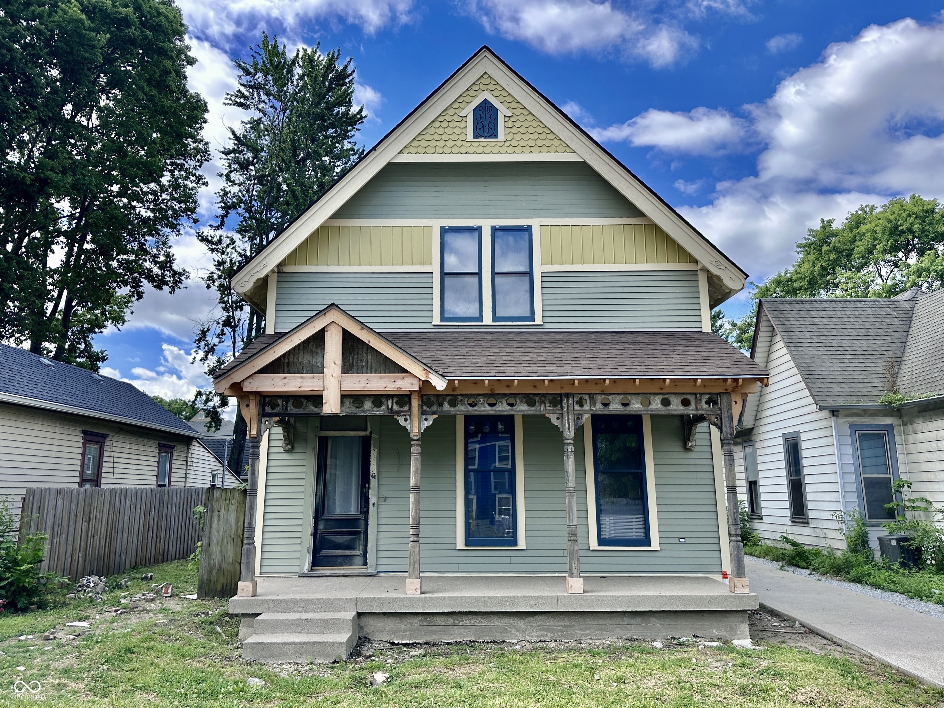 907 Woodlawn Avenue