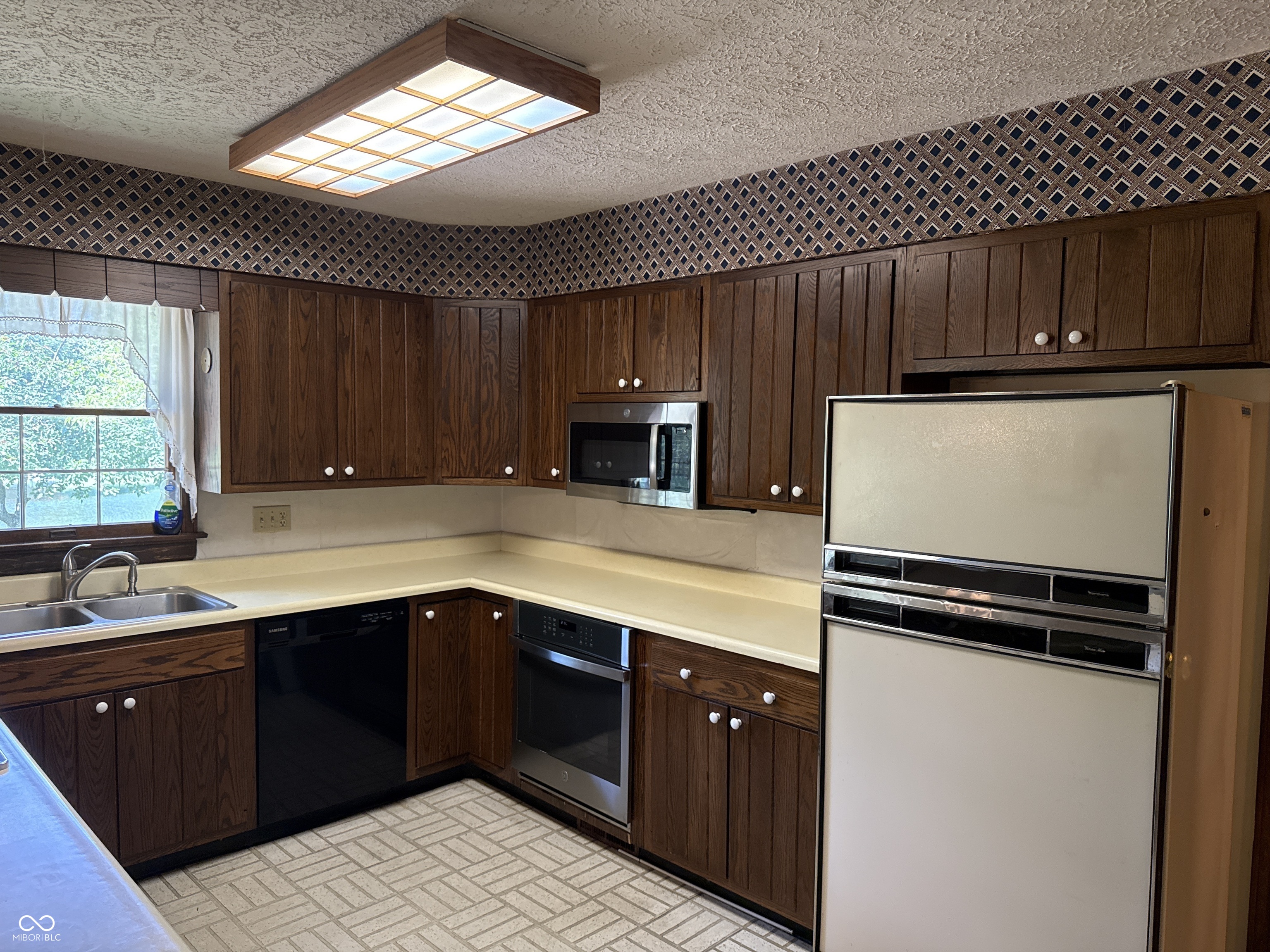 3048 Lakewood Drive