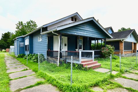 Photo of 1538 S 17th Street, Terre Haute, IN 47802 (MLS # 22112437)