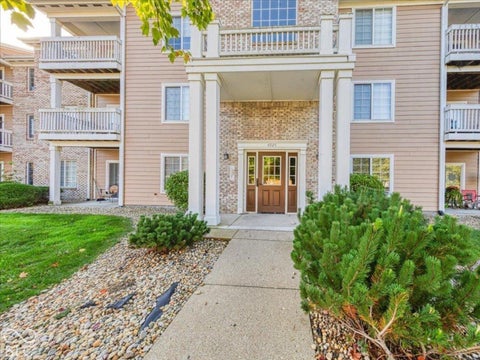 Photo of 4925 Opal Ridge Lane #104, Indianapolis, IN 46237 (MLS # 22126792)