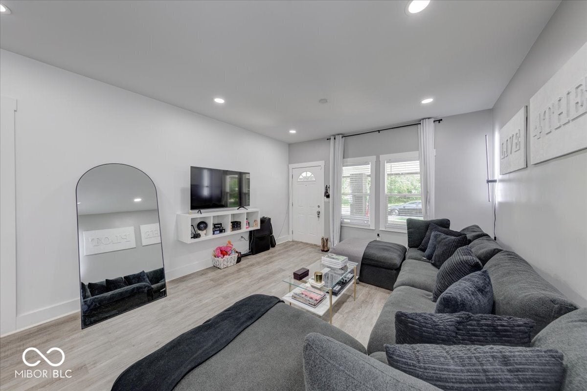 1217 W 33rd Street