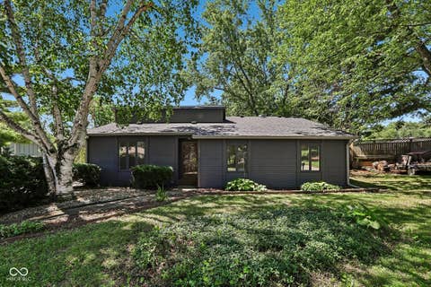 Photo of 4037 Hillendale Drive, Greenwood, IN 46142 (MLS # 22108853)