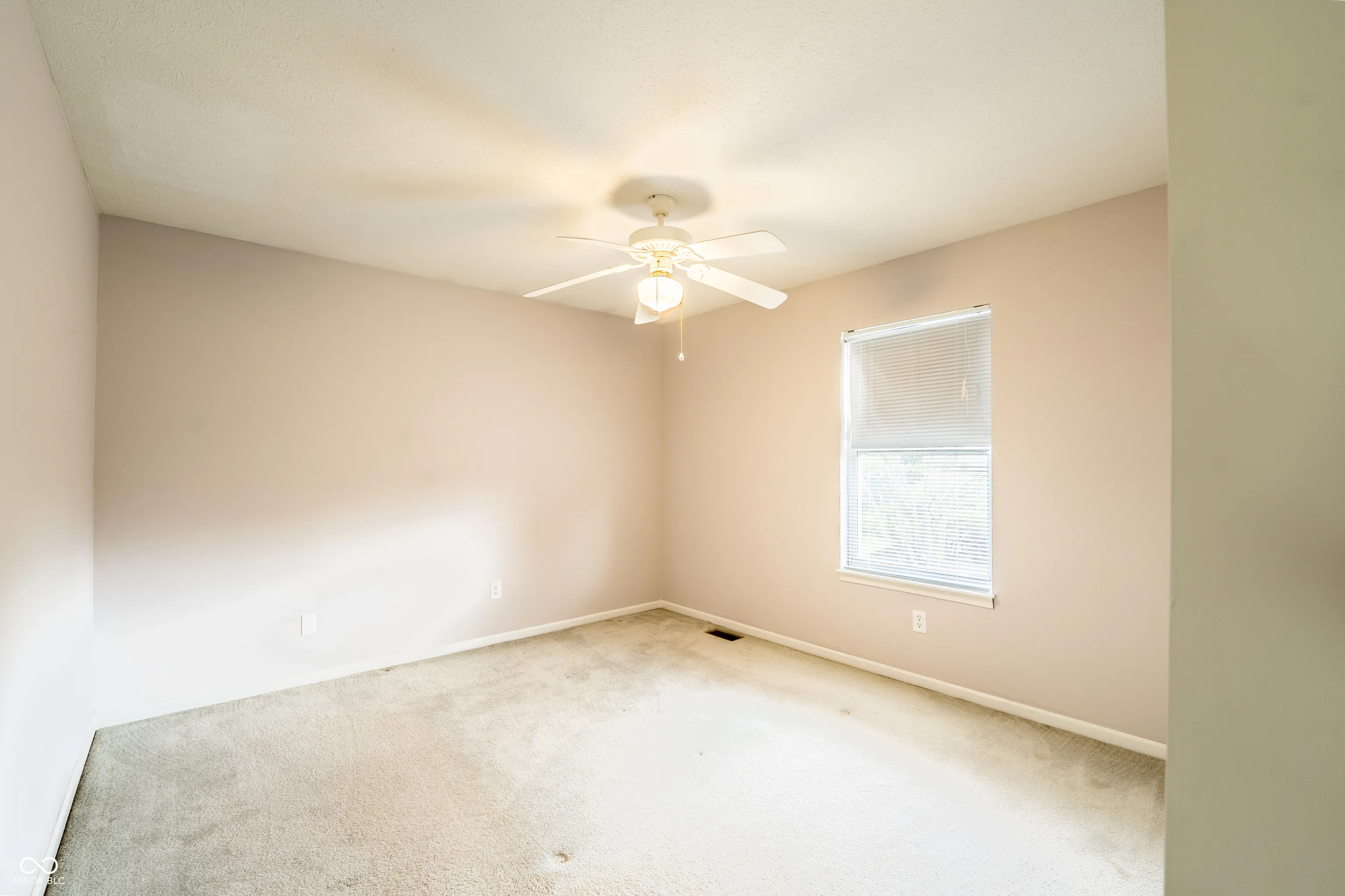 Indianapolis, Indiana 46236, United States, 3 Bedrooms Bedrooms, ,3 BathroomsBathrooms,Residential,Pending,97442