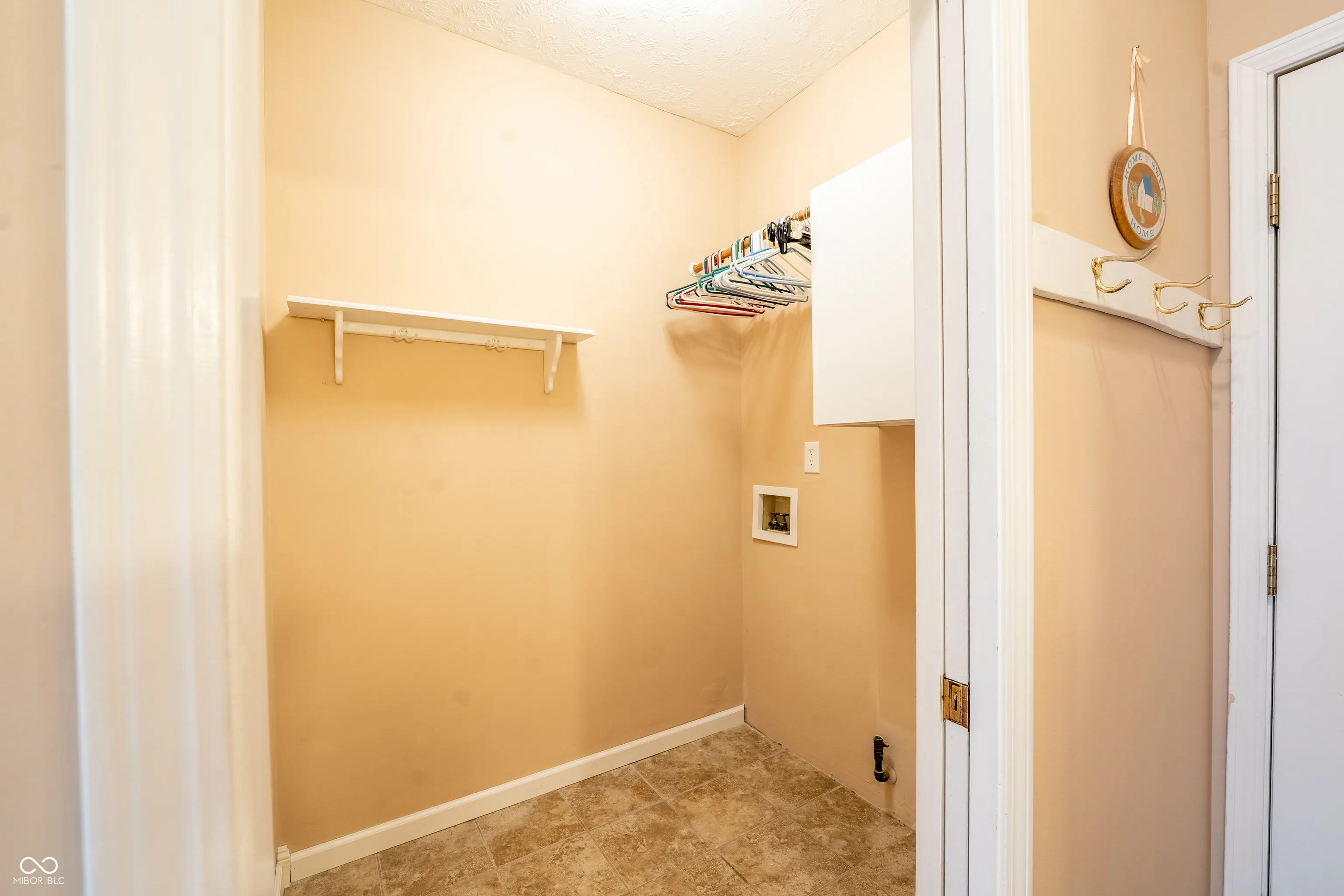 Indianapolis, Indiana 46236, United States, 3 Bedrooms Bedrooms, ,3 BathroomsBathrooms,Residential,Pending,97442