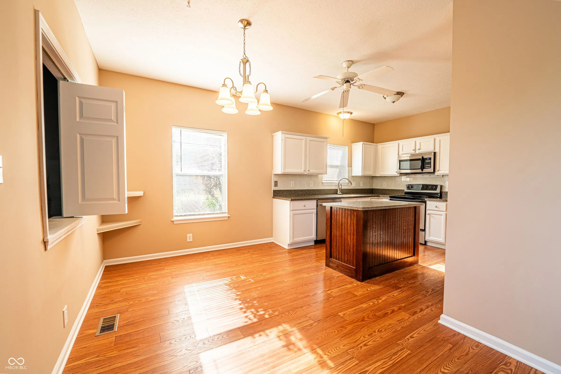 Indianapolis, Indiana 46236, United States, 3 Bedrooms Bedrooms, ,3 BathroomsBathrooms,Residential,Pending,97442