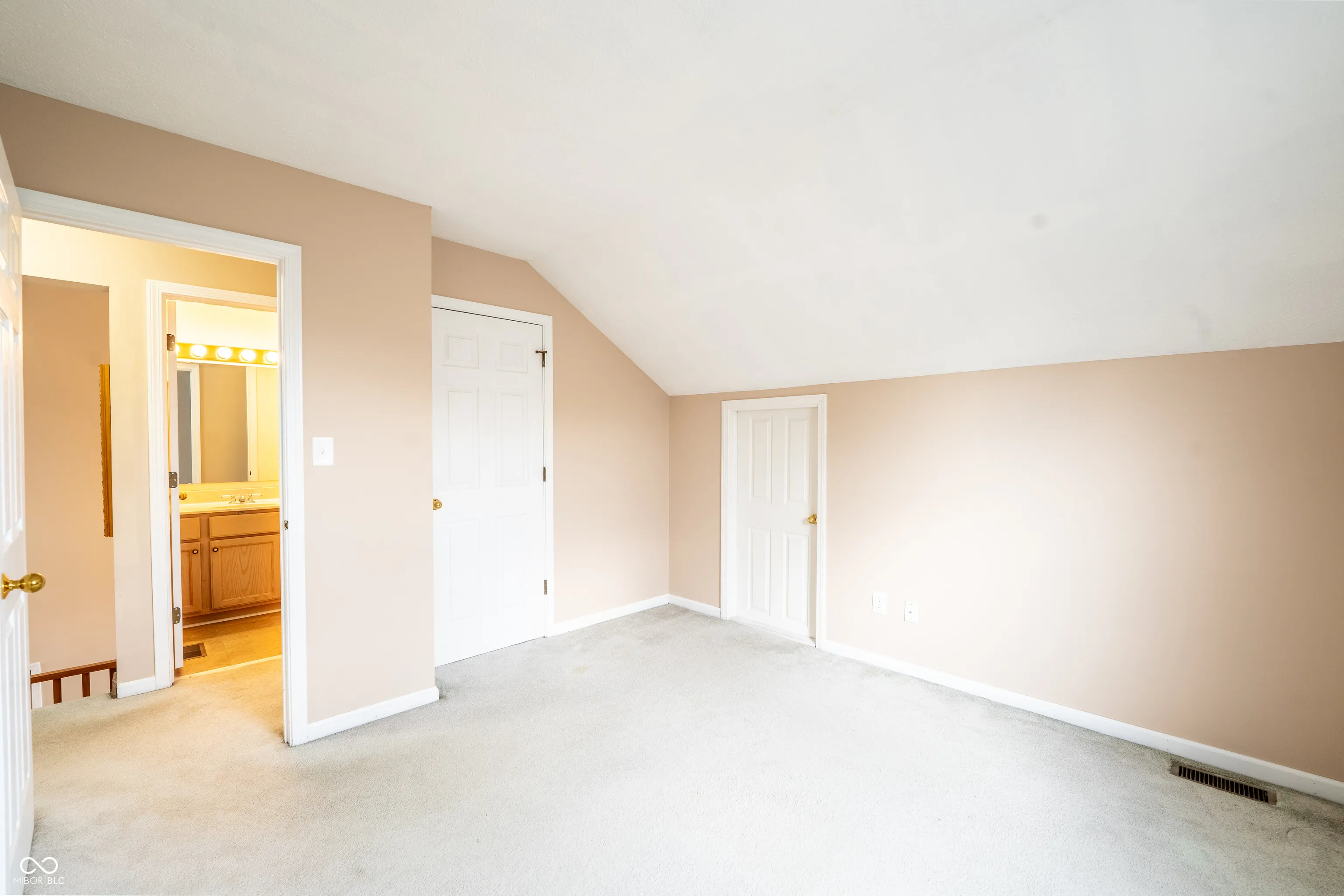 Indianapolis, Indiana 46236, United States, 3 Bedrooms Bedrooms, ,3 BathroomsBathrooms,Residential,Pending,97442