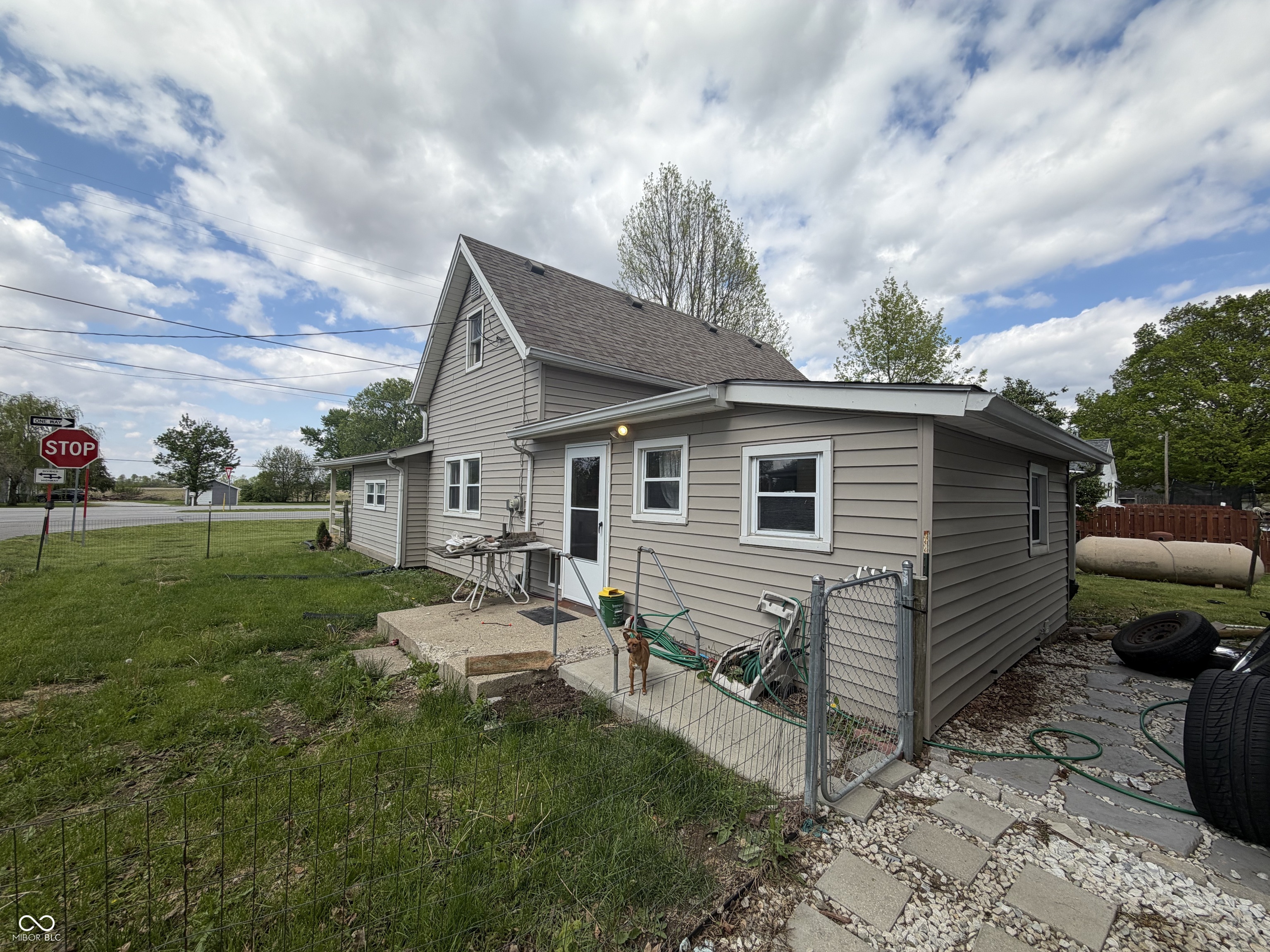 8377 E Us Highway 40