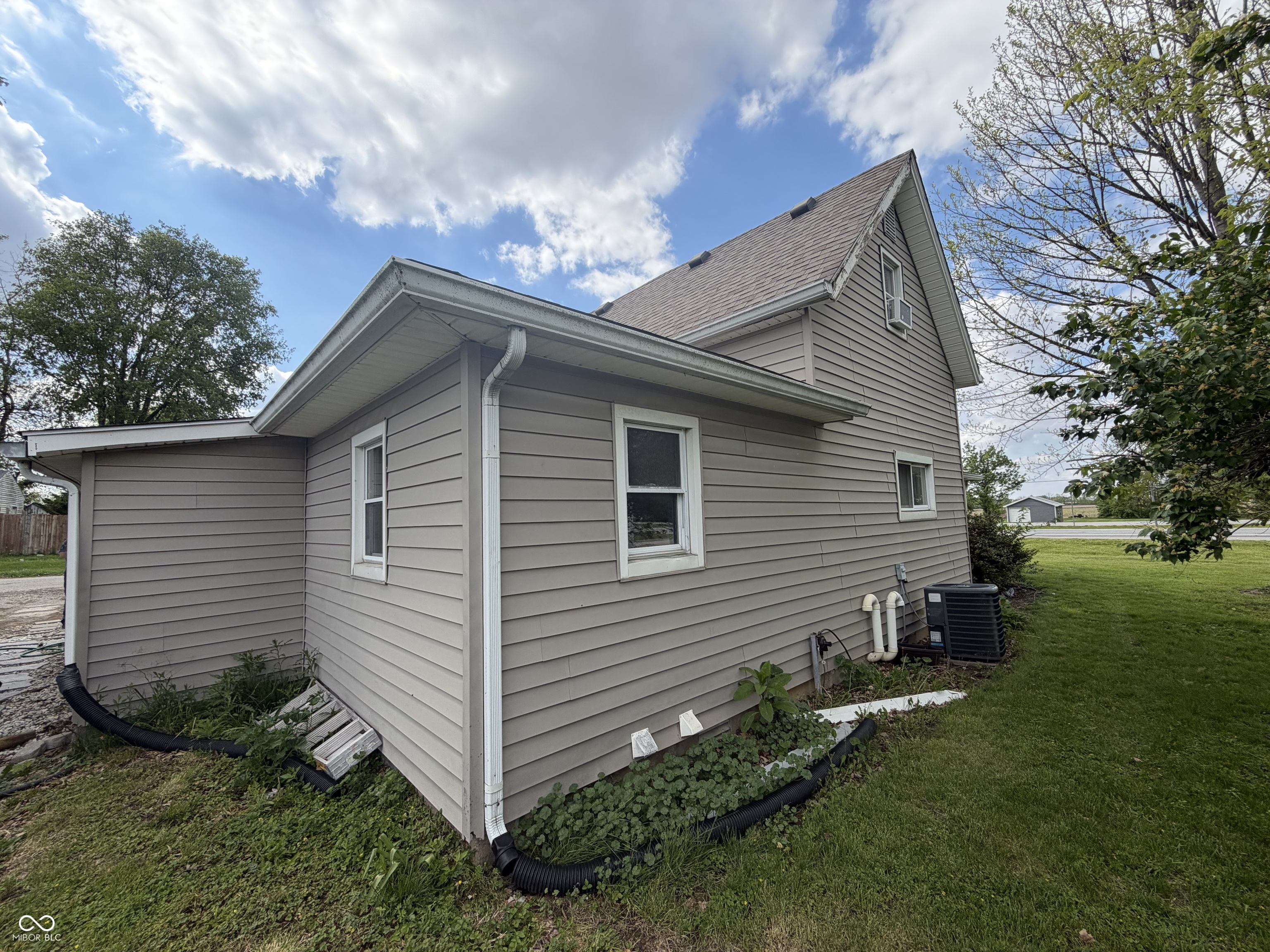 8377 E Us Highway 40
