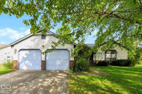 Photo of 6408 Muirfield Way, Indianapolis, IN 46237 (MLS # 22129402)
