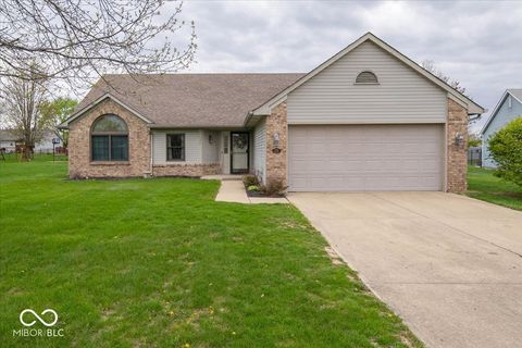 Photo of 172 Bear Story Court, Greenfield, IN 46140 (MLS # 22090101)