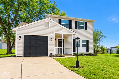 Photo of 11021 E Amburg Court, Indianapolis, IN 46235 (MLS # 22124600)