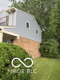 1449 Moores Manor