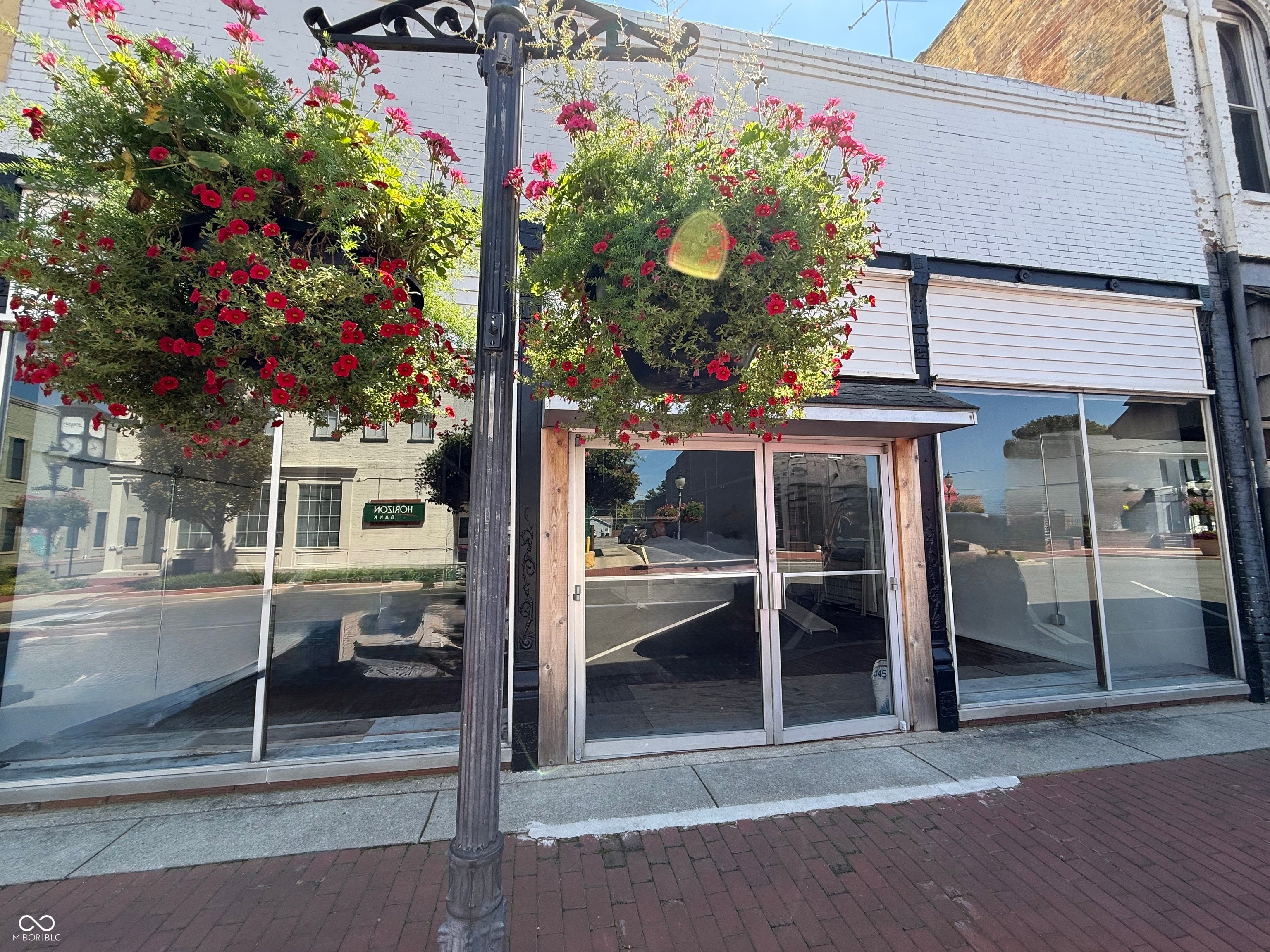 105 W Main Cross Street